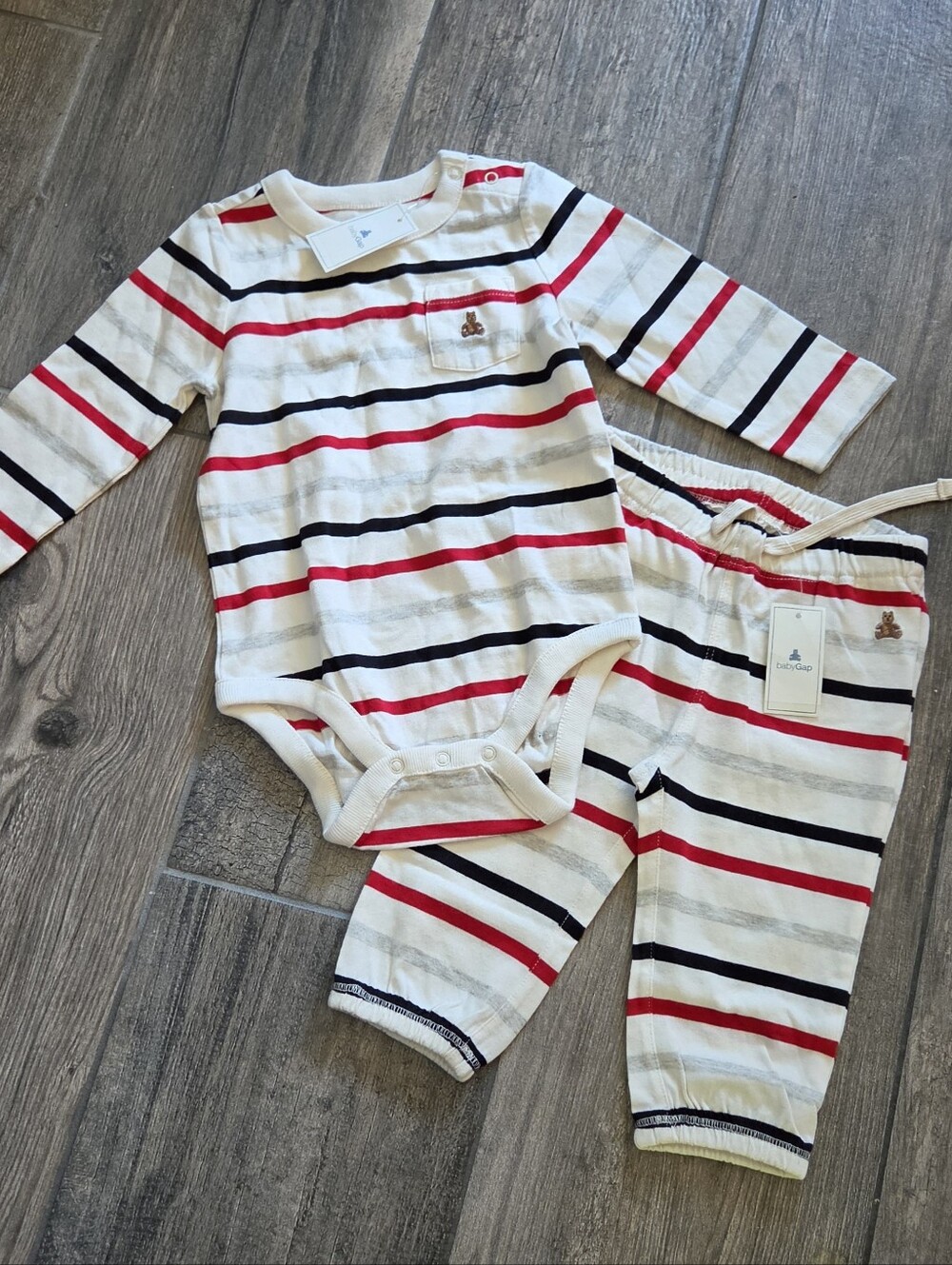 GAP Baby NWT 6-12 Months Striped Bodysuit and Pants Set